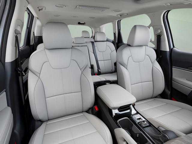 Photo of 2025 Glacial White Pearl Kia Telluride