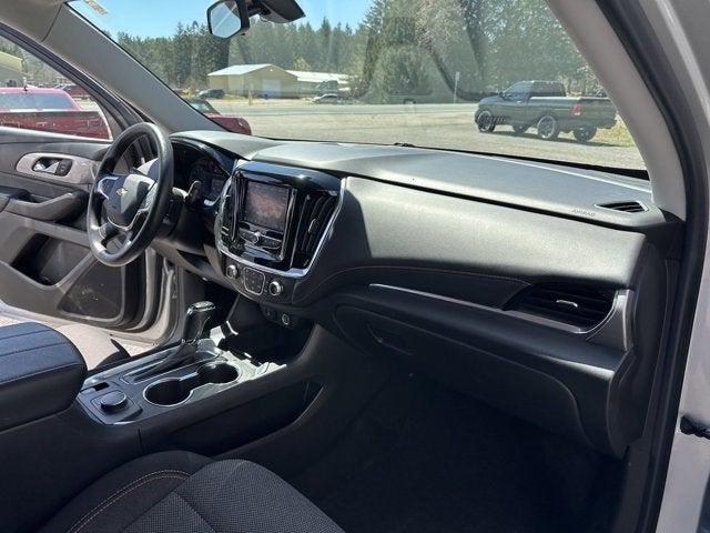 Photo of 2020 Silver Ice Metallic Chevrolet Traverse