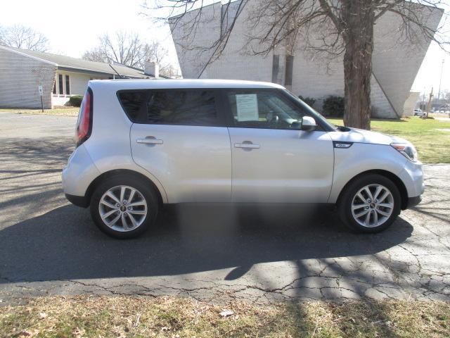 Photo of 2019 Bright Silver Kia Soul