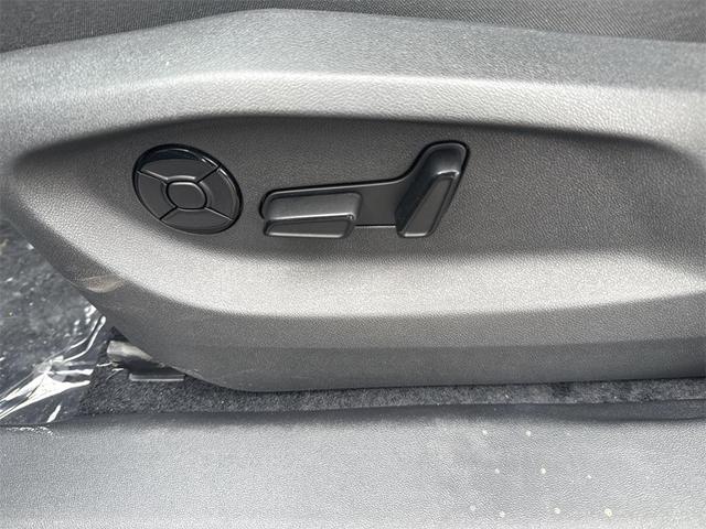 Photo of 2025 Platinum Gray Metallic Volkswagen Tiguan
