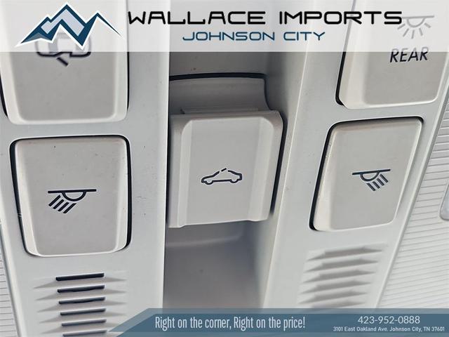 Photo of 2022 Pure White Volkswagen Taos