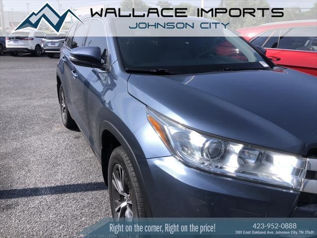 Photo of 2019 Shoreline Blue Pearl Toyota Highlander