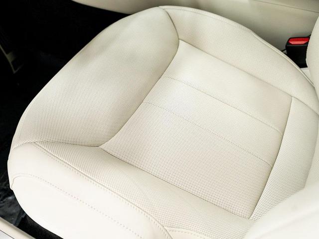 Photo of 2025 Batumi Gold Premium Metallic Land Rover Range Rover