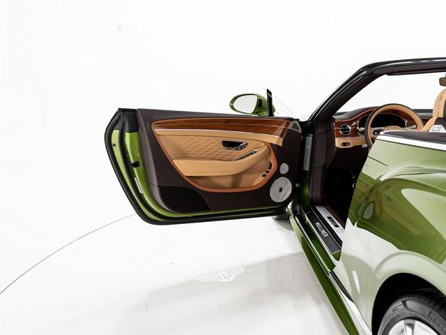 Photo of 2025 Tourmaline Green - by Mulliner Bentley Continental GT