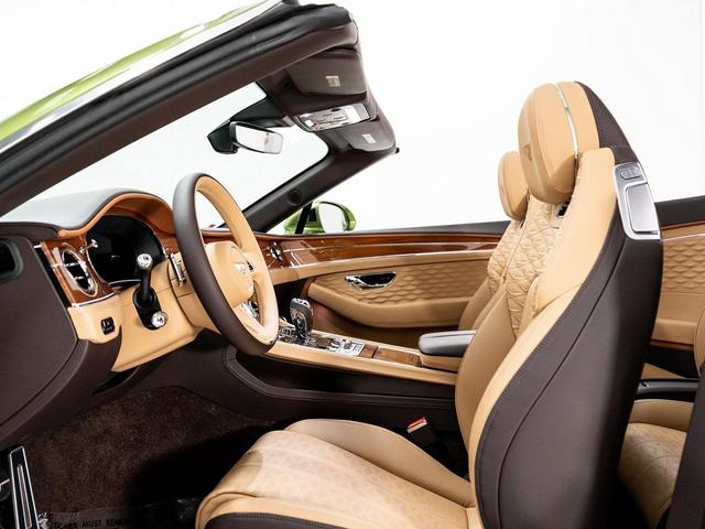 Photo of 2025 Tourmaline Green - by Mulliner Bentley Continental GT