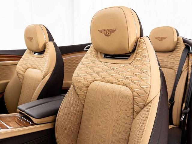 Photo of 2025 Tourmaline Green - by Mulliner Bentley Continental GT