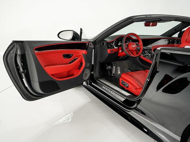 Photo of 2025 Beluga Bentley Continental GT