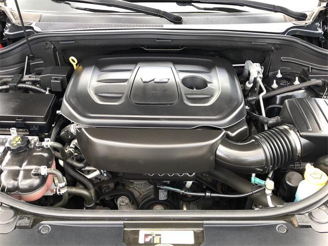 Photo of 2019 Diamond Black Crystal Pearlcoat Jeep Grand Cherokee