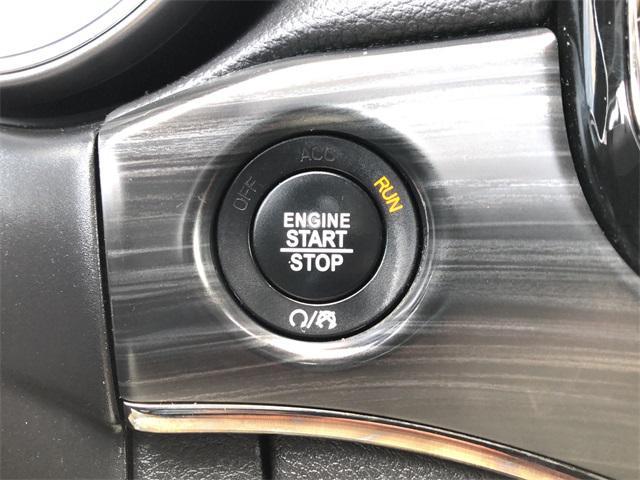 Photo of 2019 Diamond Black Crystal Pearlcoat Jeep Grand Cherokee