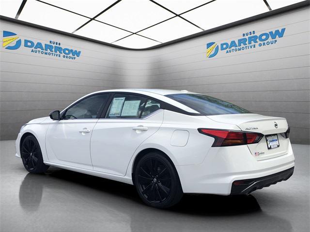 Photo of 2022 Glacier White Nissan Altima