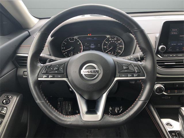 Photo of 2022 Glacier White Nissan Altima