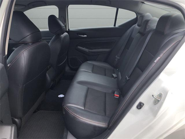 Photo of 2022 Glacier White Nissan Altima