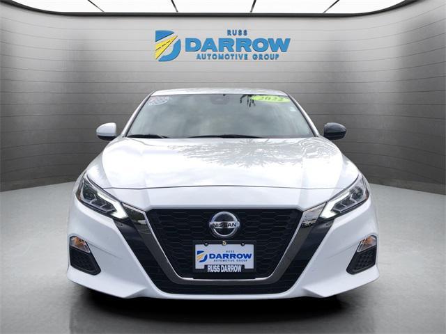 Photo of 2022 Glacier White Nissan Altima