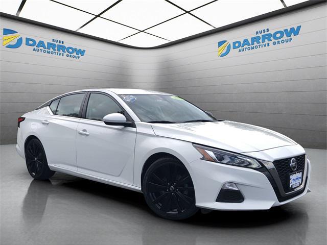 Photo of 2022 Glacier White Nissan Altima