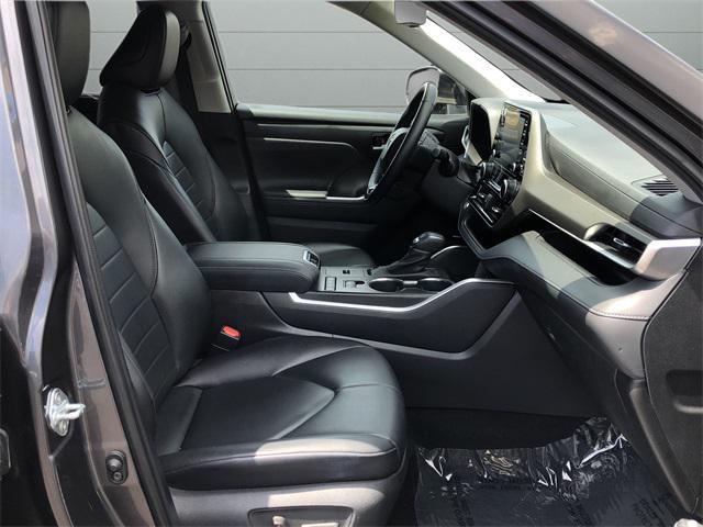 Photo of 2021 Magnetic Gray Metallic Toyota Highlander