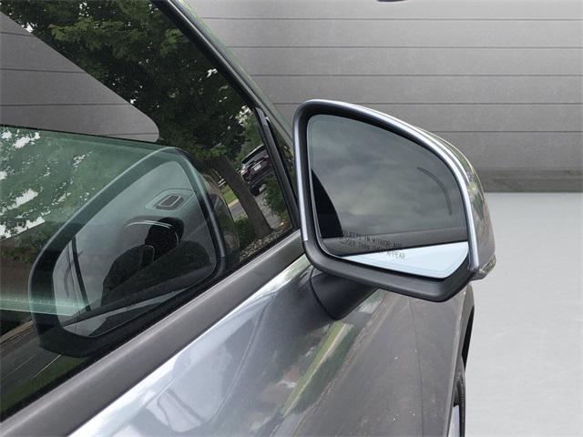 Photo of 2019 Osmium Gray Metallic Volvo XC40