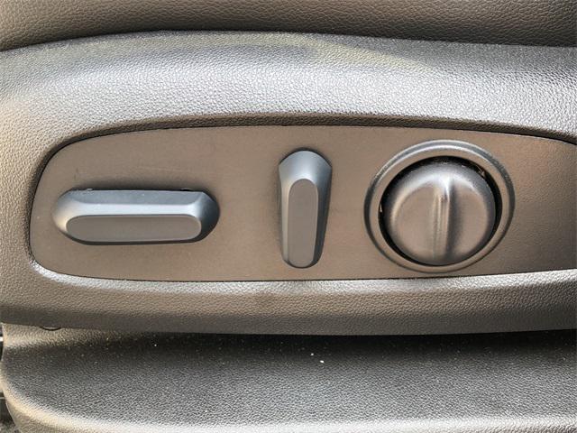 Photo of 2024 Summit White GMC Terrain