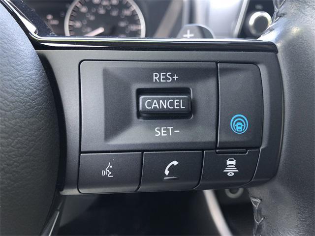 Photo of 2021 Pearl White Tricoat Nissan Rogue