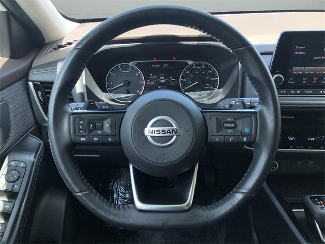 Photo of 2021 Pearl White Tricoat Nissan Rogue