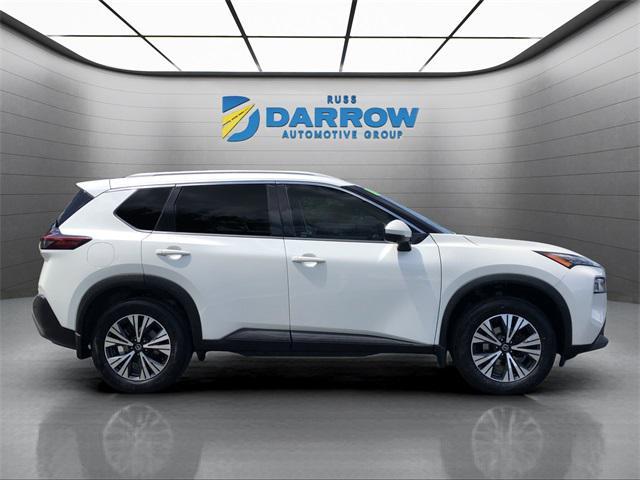 Photo of 2021 Pearl White Tricoat Nissan Rogue