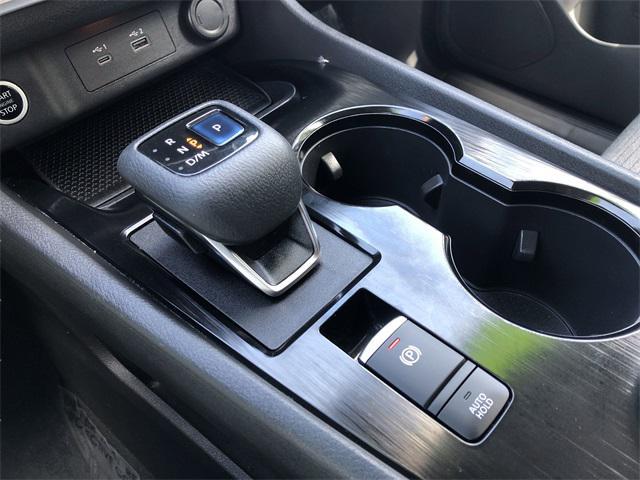 Photo of 2021 Pearl White Tricoat Nissan Rogue