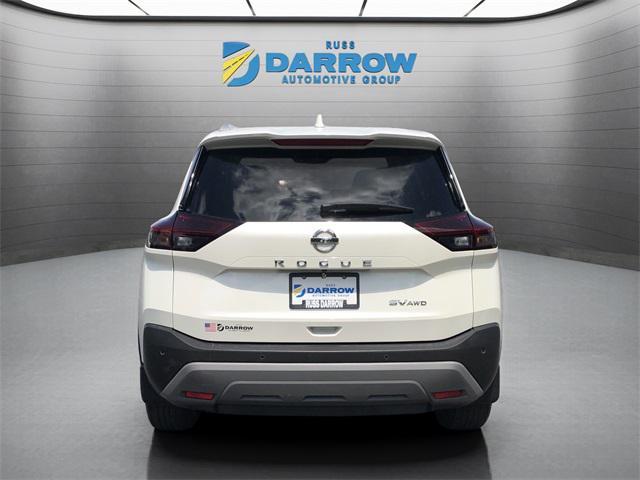 Photo of 2021 Pearl White Tricoat Nissan Rogue