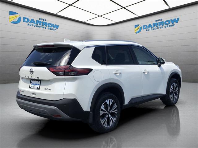 Photo of 2021 Pearl White Tricoat Nissan Rogue