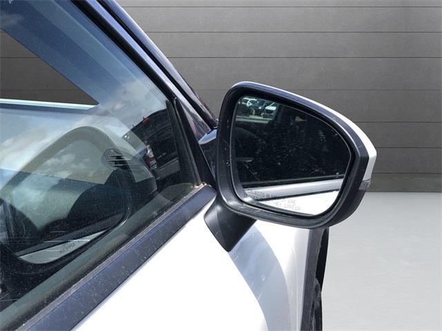 Photo of 2021 Pearl White Tricoat Nissan Rogue