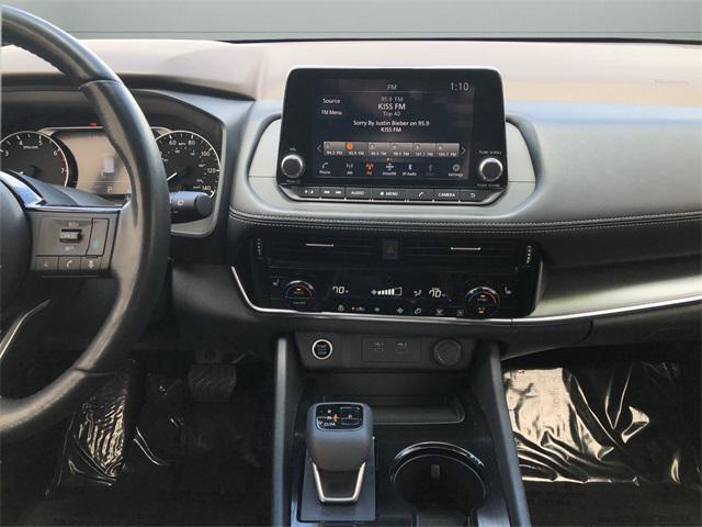 Photo of 2022 Pearl White Tricoat Nissan Rogue