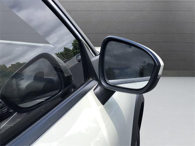 Photo of 2022 Pearl White Tricoat Nissan Rogue