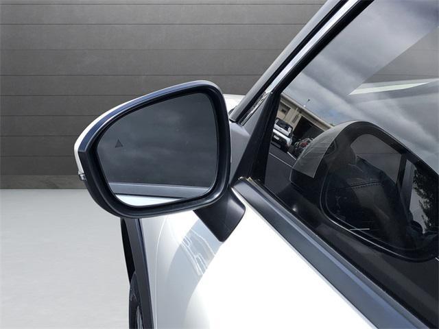 Photo of 2022 Pearl White Tricoat Nissan Rogue