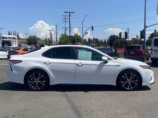 Photo of 2020 Super White Toyota Camry
