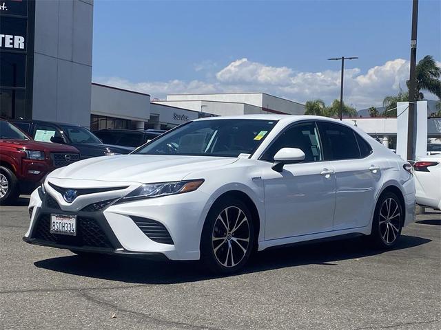 Photo of 2020 Super White Toyota Camry