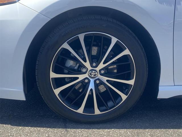 Photo of 2020 Super White Toyota Camry