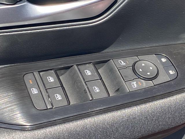 Photo of 2025 Scarlet Nissan Kicks