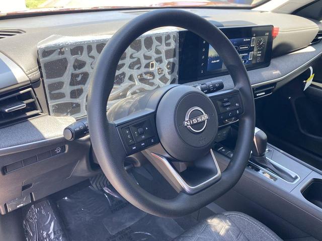 Photo of 2025 Scarlet Nissan Kicks
