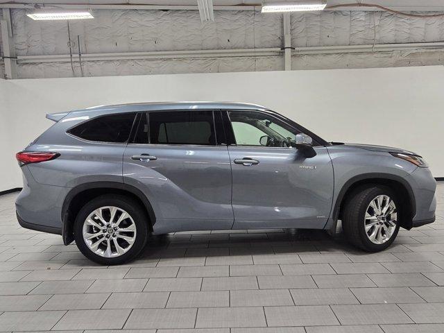 Photo of 2020 Moon Dust Toyota Highlander Hybrid