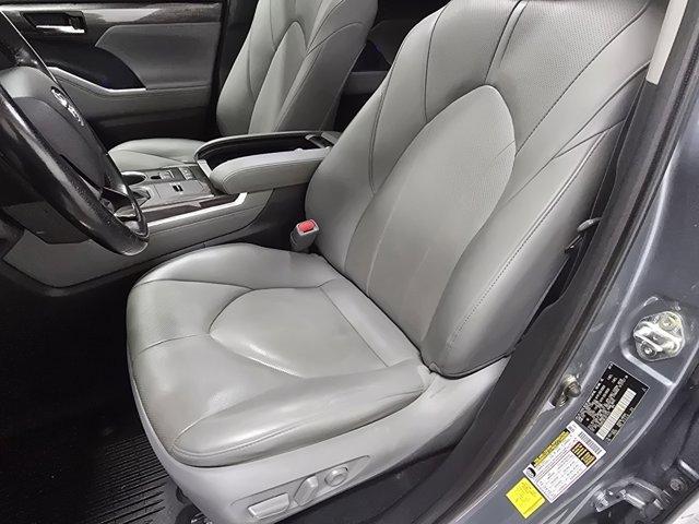 Photo of 2020 Moon Dust Toyota Highlander Hybrid