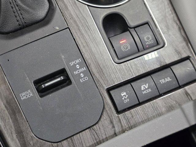 Photo of 2020 Moon Dust Toyota Highlander Hybrid