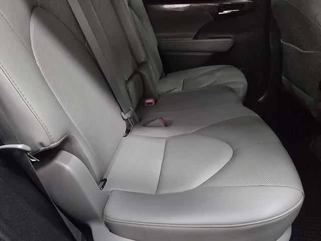Photo of 2020 Moon Dust Toyota Highlander Hybrid
