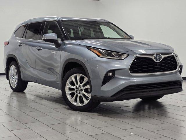 Photo of 2020 Moon Dust Toyota Highlander Hybrid