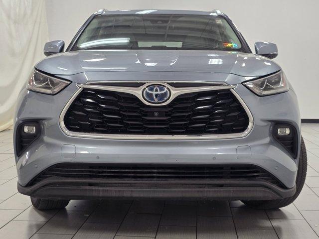 Photo of 2020 Moon Dust Toyota Highlander Hybrid