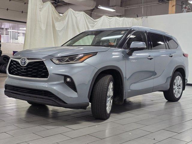 Photo of 2020 Moon Dust Toyota Highlander Hybrid