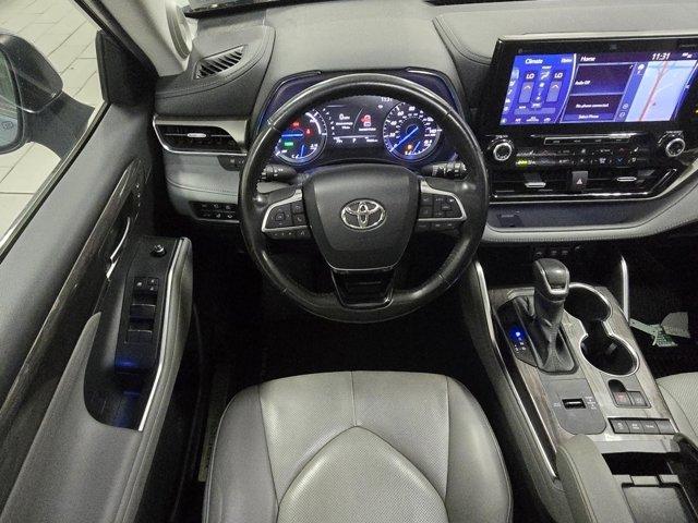 Photo of 2020 Moon Dust Toyota Highlander Hybrid
