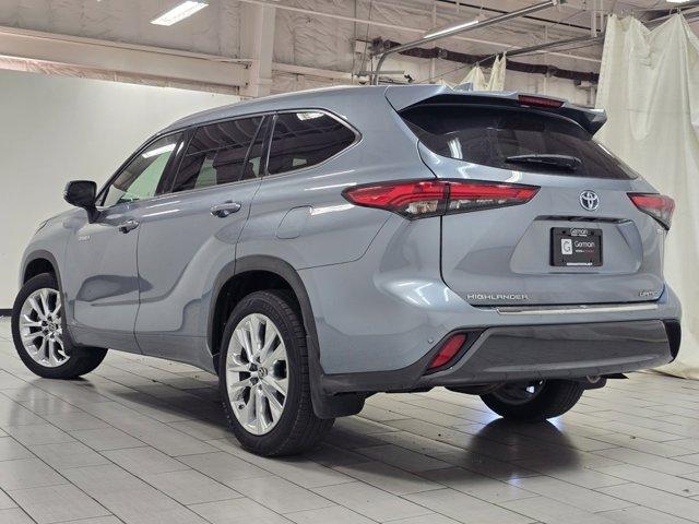 Photo of 2020 Moon Dust Toyota Highlander Hybrid