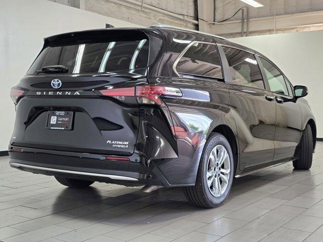 Photo of 2023 Midnight Toyota Sienna