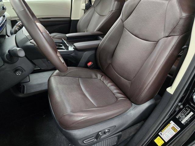 Photo of 2023 Midnight Toyota Sienna