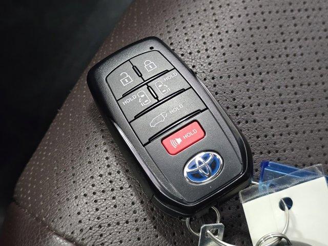 Photo of 2023 Midnight Toyota Sienna