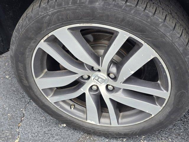 Photo of 2017 Gray Honda Pilot