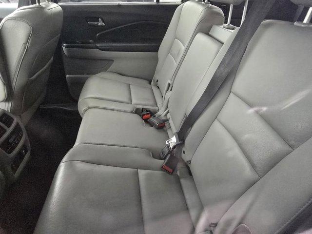 Photo of 2017 Gray Honda Pilot